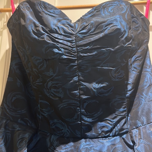 Betsey Johnson Cocktail Dress (size 4) - Picture 2 of 5